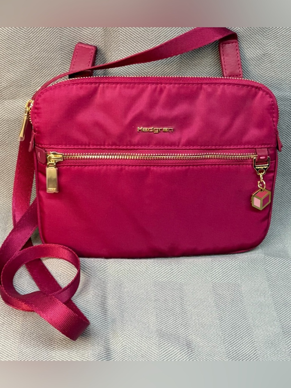 Hadgren charm attraction 2 compartment small Crossbody anemone pink/magenta